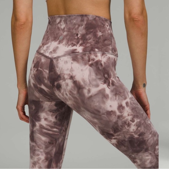 Lululemon Align High Rise Crop Leggings in Diamond Dye Mink Bery 23”
Size 6 - Picture 3 of 11